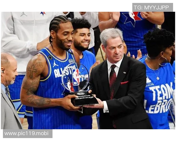 NBA官方宣布莱昂纳德顶替字母哥入选全明星 快船成功避免尴尬